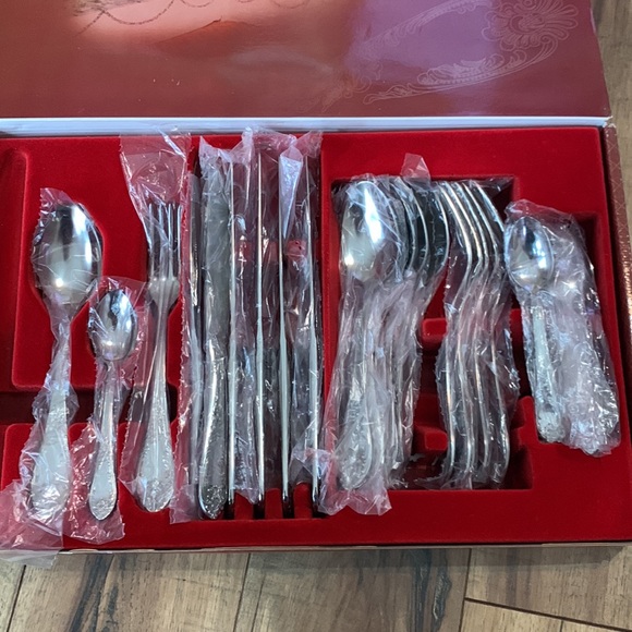 Luxury Flatware set of 24 - Picture 7 of 10